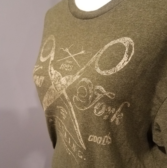 ARMY GREEN OLD NAVY GRAPHIC TSHIRT. MEN'S SIZE MED. UNISEX TEE. NBW. - Picture 4 of 6